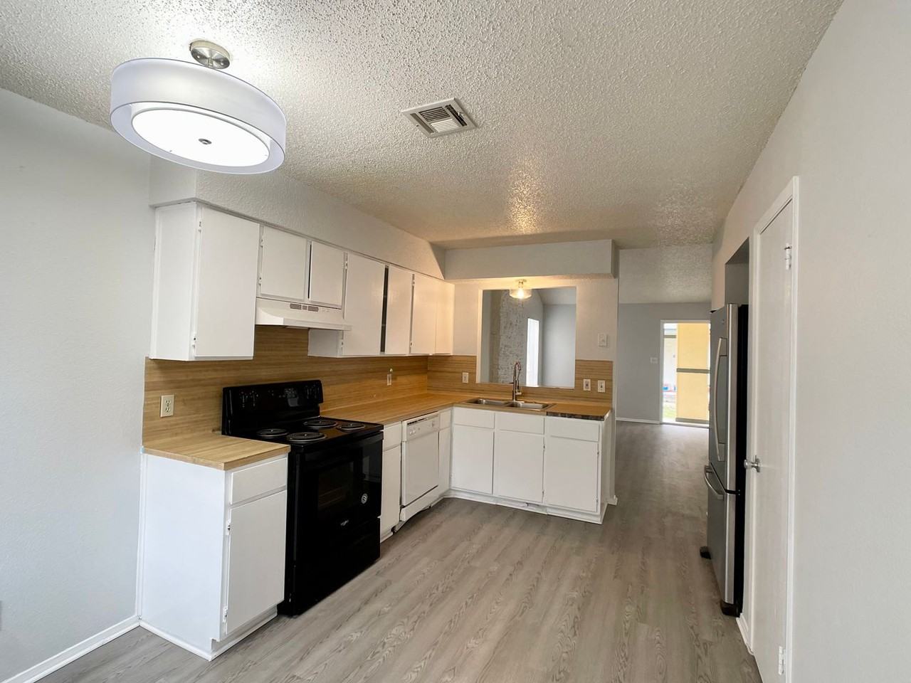 1006B Bird Creek Dr - Photo 5 of 16