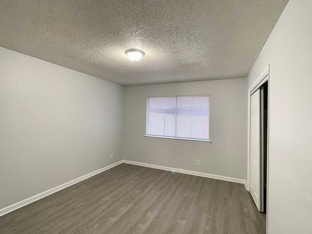 1006B Bird Creek Dr - Photo 7 of 16