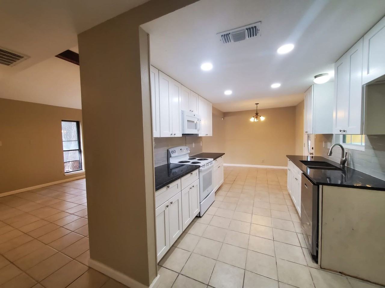 3051 Heidi St - Photo 7 of 22