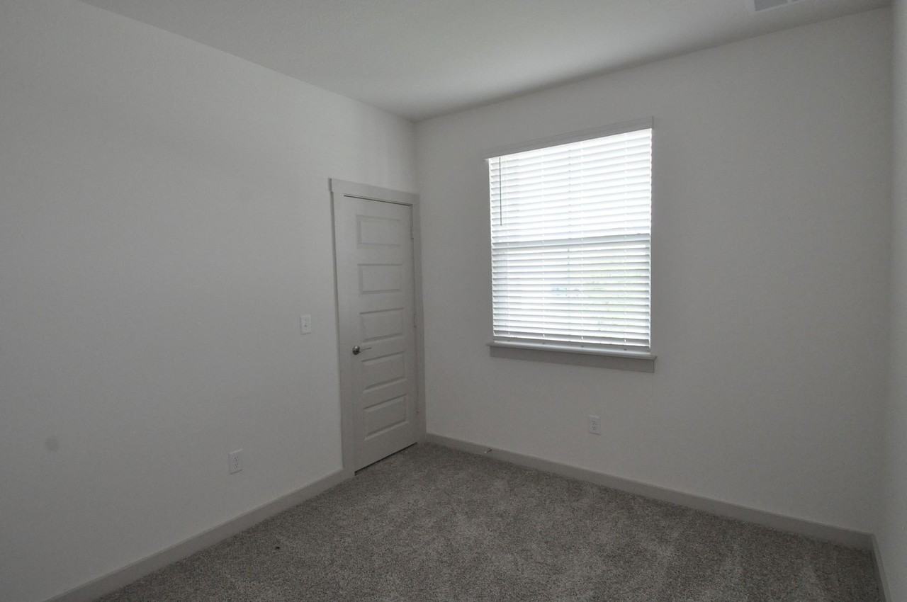 2125 Alamo Heights Ave - Photo 5 of 24