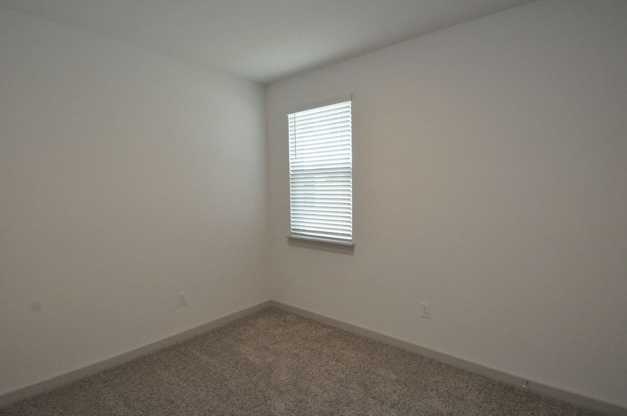 2125 Alamo Heights Ave - Photo 7 of 24