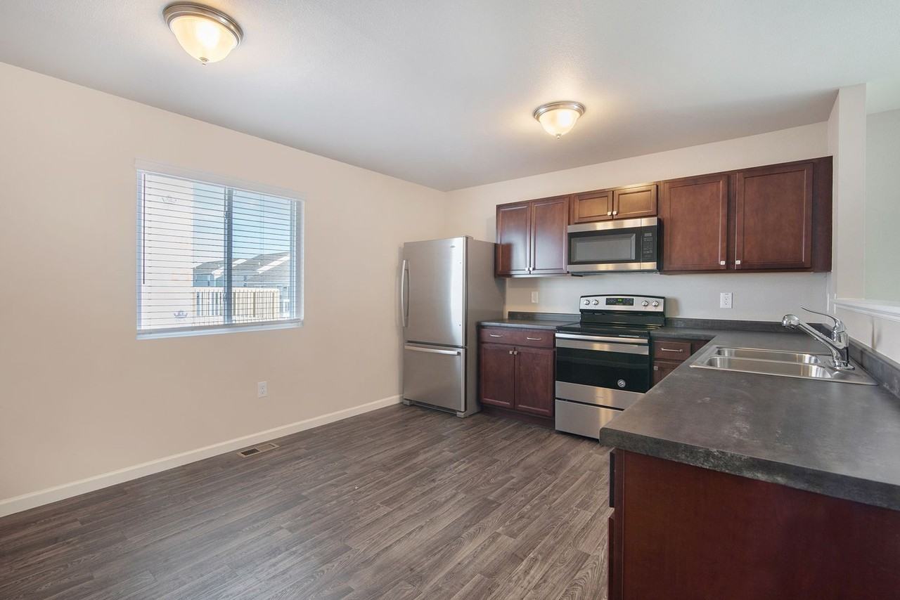 10311 Oakbrook Rd - Photo 3 of 15