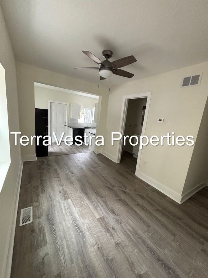 72 S Pine St - Photo 3 of 17