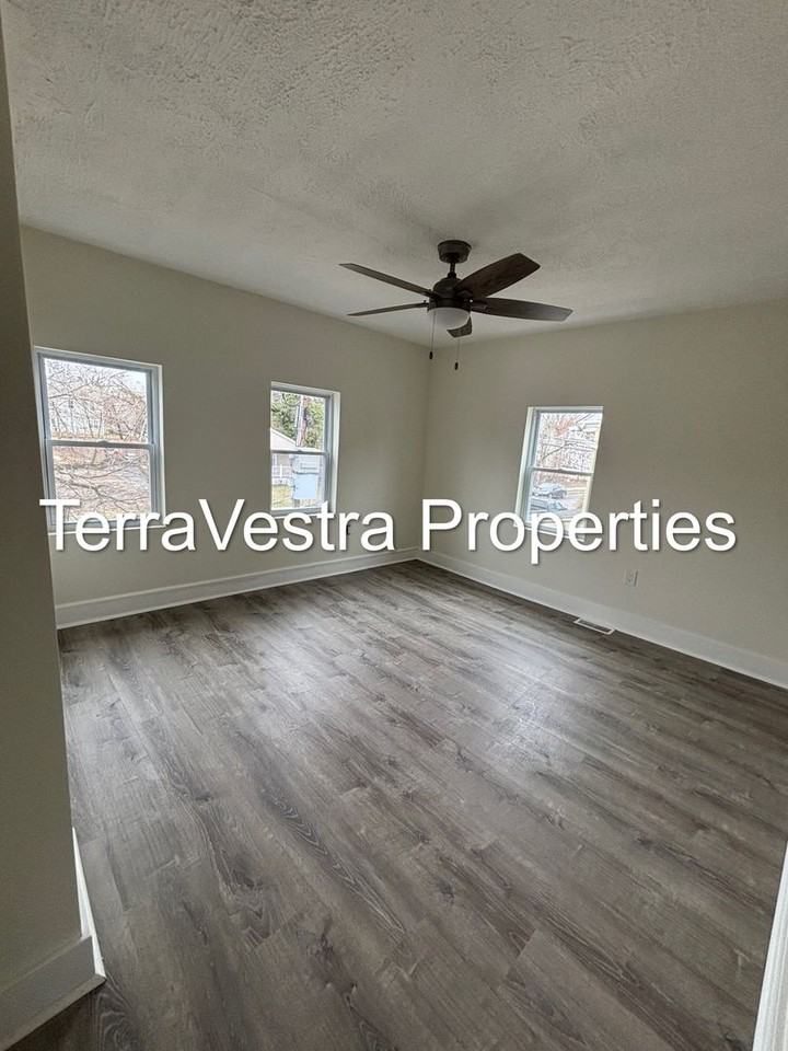 72 S Pine St - Photo 5 of 17