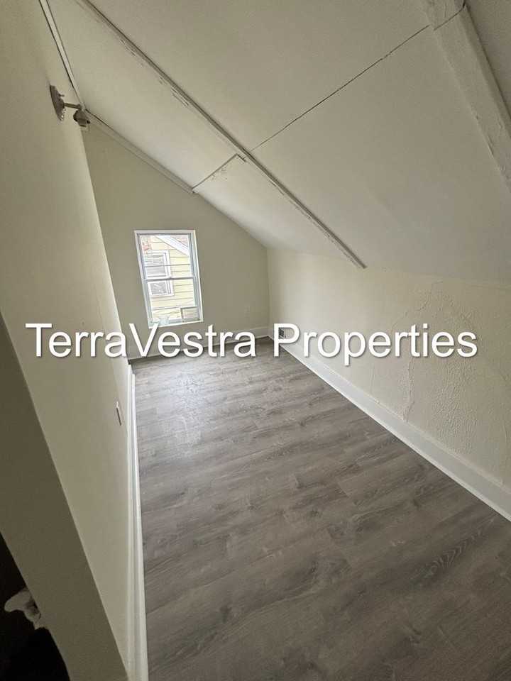 72 S Pine St - Photo 7 of 17