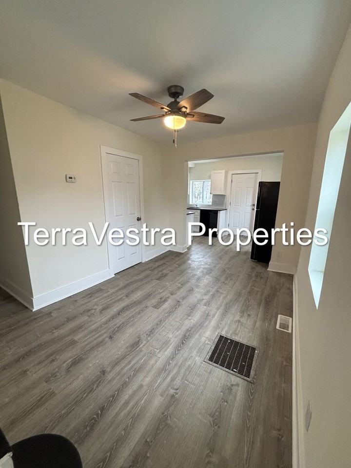 70 S Pine St - Photo 2 of 16