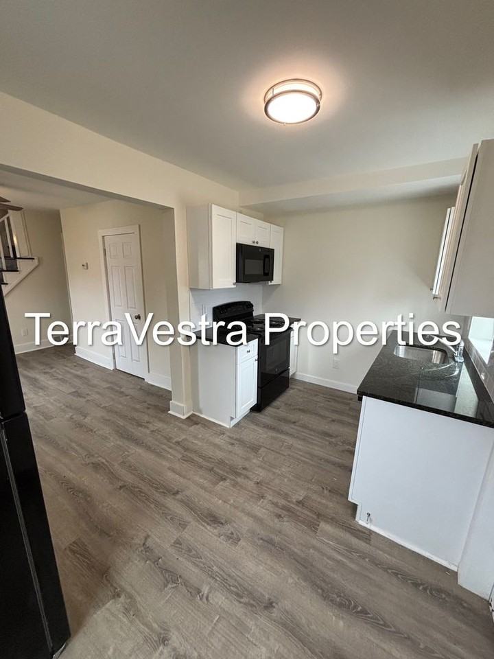 70 S Pine St - Photo 3 of 16