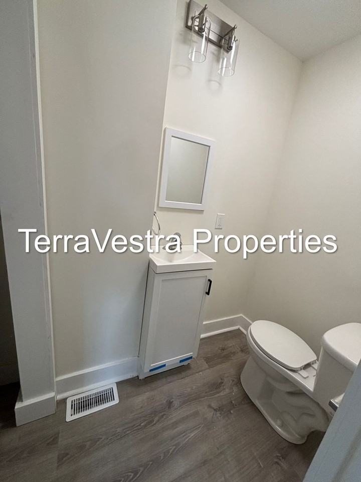 70 S Pine St - Photo 4 of 16