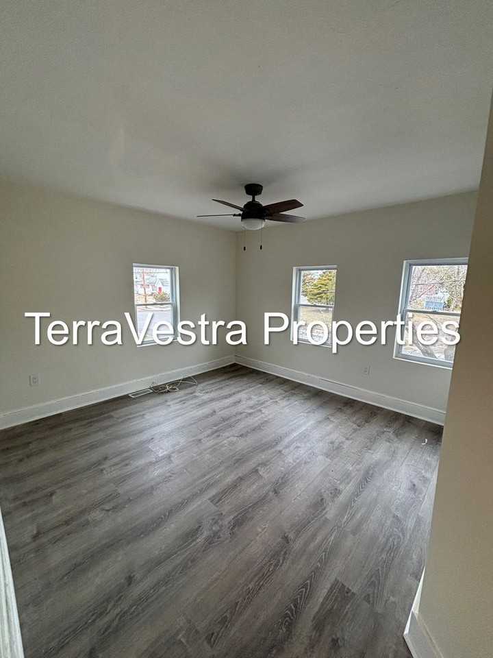 70 S Pine St - Photo 5 of 16