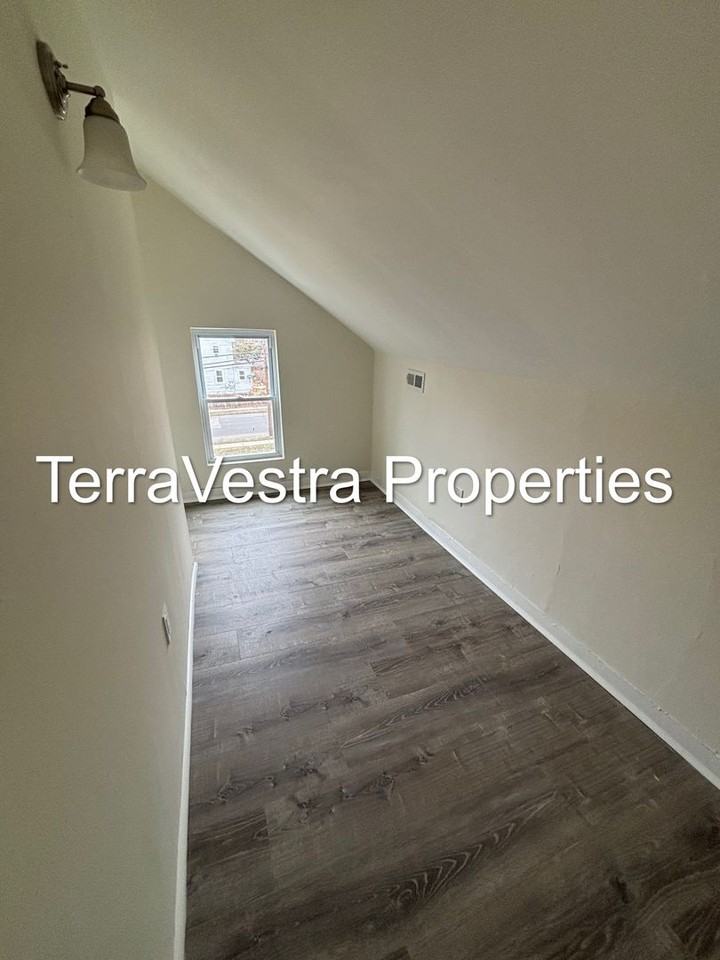 70 S Pine St - Photo 7 of 16