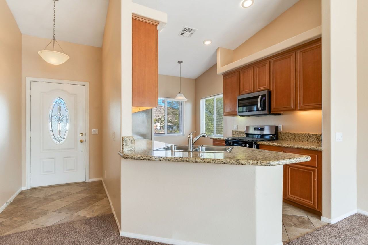 61819 Petunia Dr - Photo 5 of 21