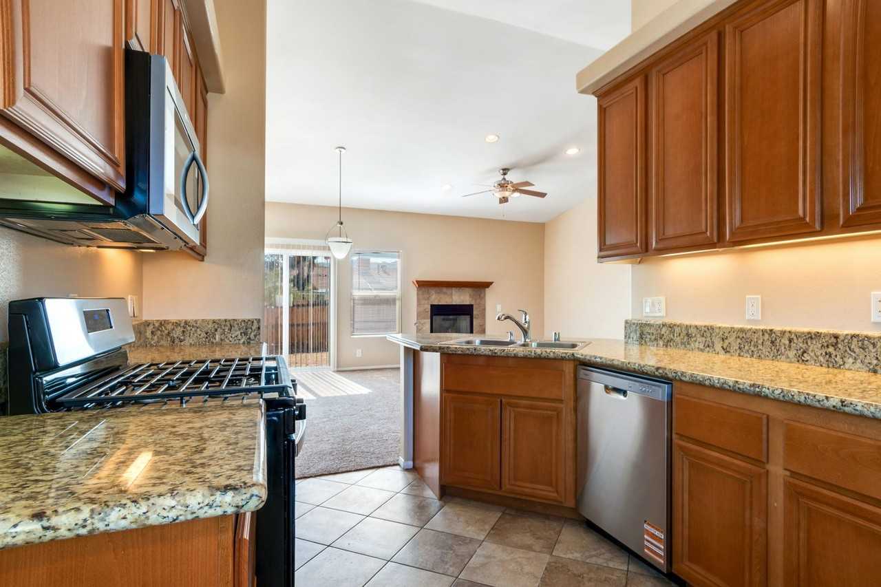 61819 Petunia Dr - Photo 6 of 21