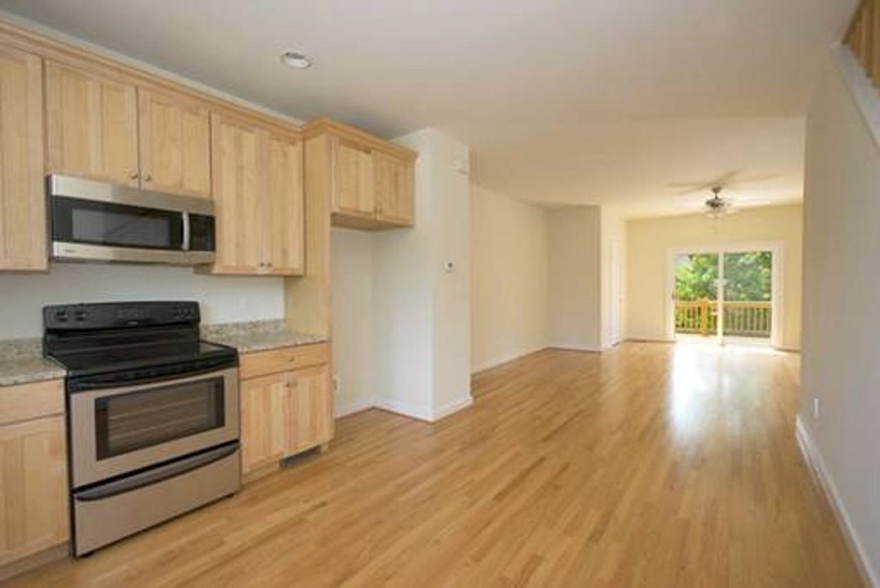 1013 Linden Ave - Photo 2 of 9