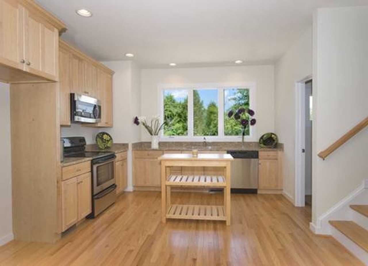 1013 Linden Ave - Photo 3 of 9