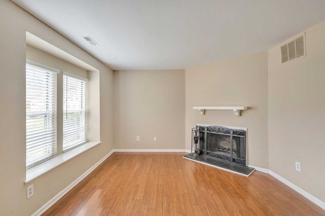 2716 Gatewood Cir - Photo 3 of 16