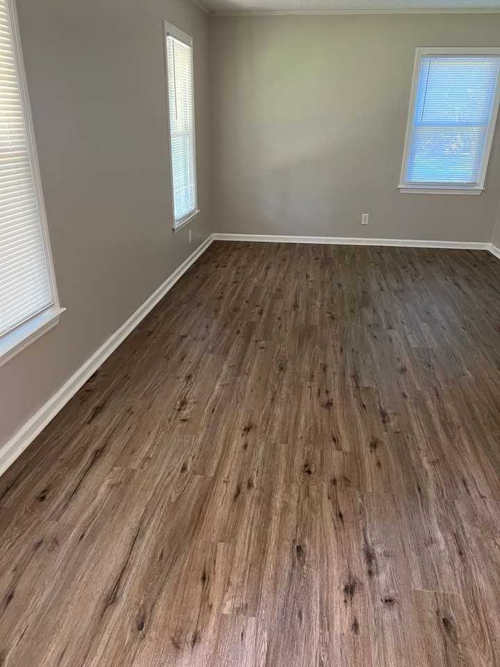 1605 12th Ave - Photo 2 of 6