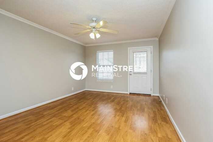 1505 Carrick Dr - Photo 5 of 17