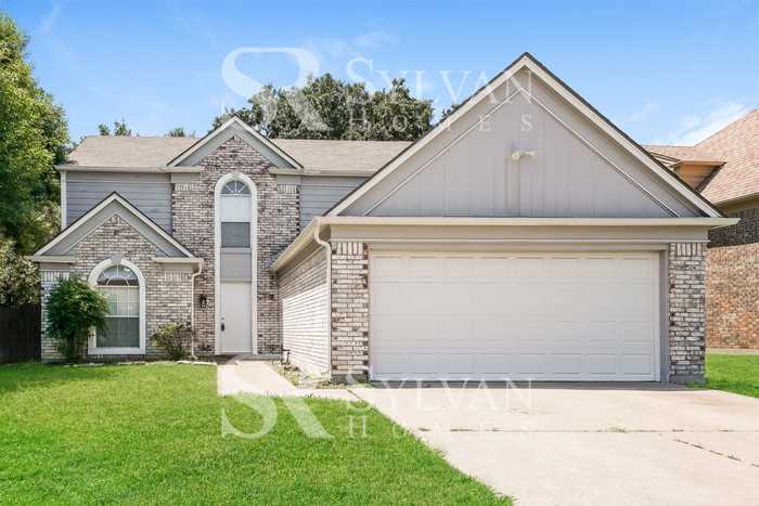 220 Hibiscus Dr - Photo 2 of 6