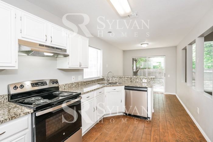 220 Hibiscus Dr - Photo 3 of 6