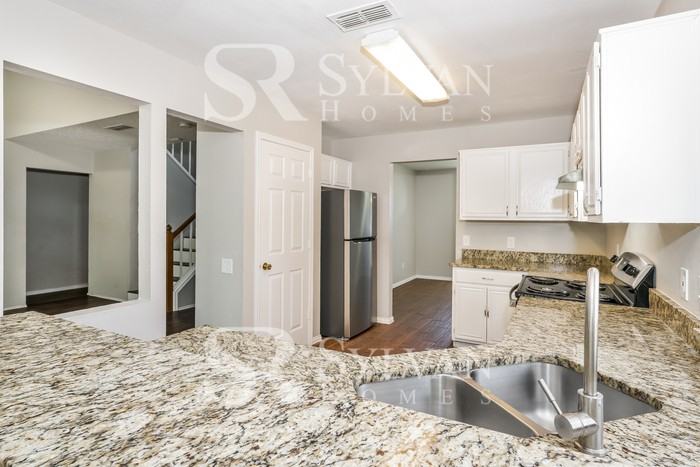 220 Hibiscus Dr - Photo 4 of 6