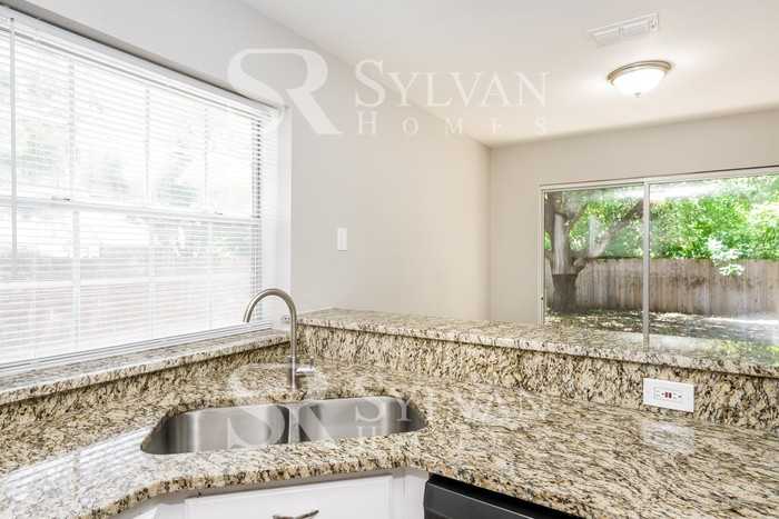 220 Hibiscus Dr - Photo 6 of 6