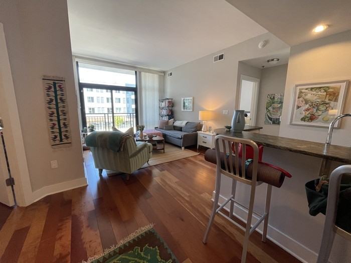 140 W Franklin St #209 - Photo 2 of 11