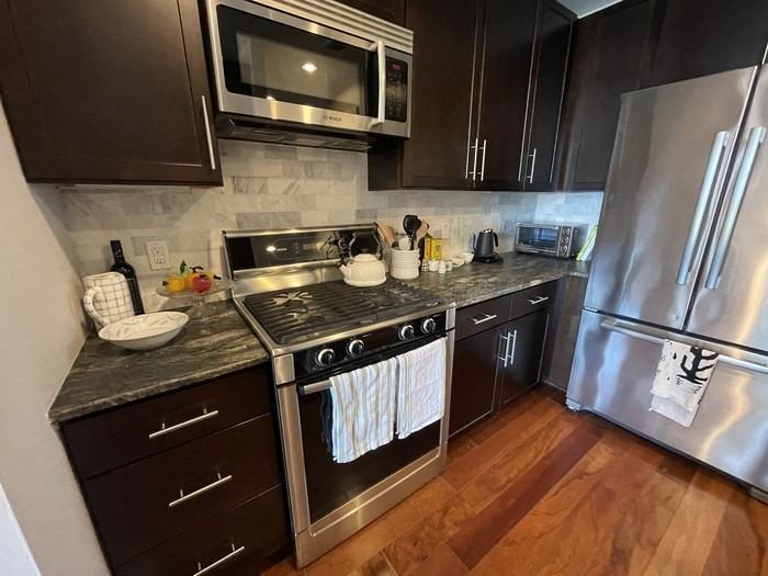 140 W Franklin St #209 - Photo 5 of 11