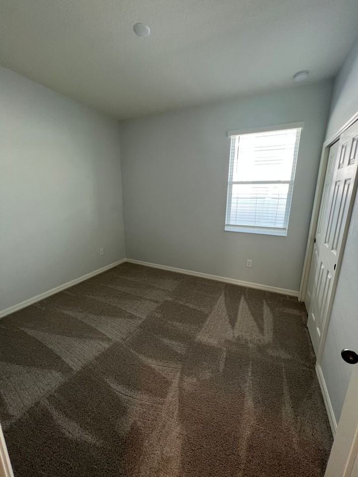 2580 89th Street Cir E - Photo 5 of 13