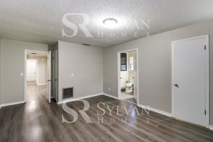 4615 Bluff Ave - Photo 4 of 16