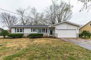 featured image of 916 E Farm Road 182