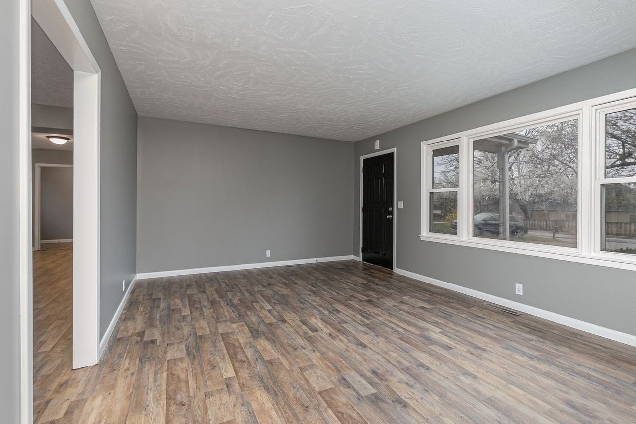 916 E Farm Road 182 - Photo 4 of 24