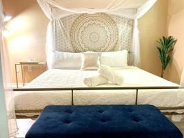 featured image of 2050 Arlington St