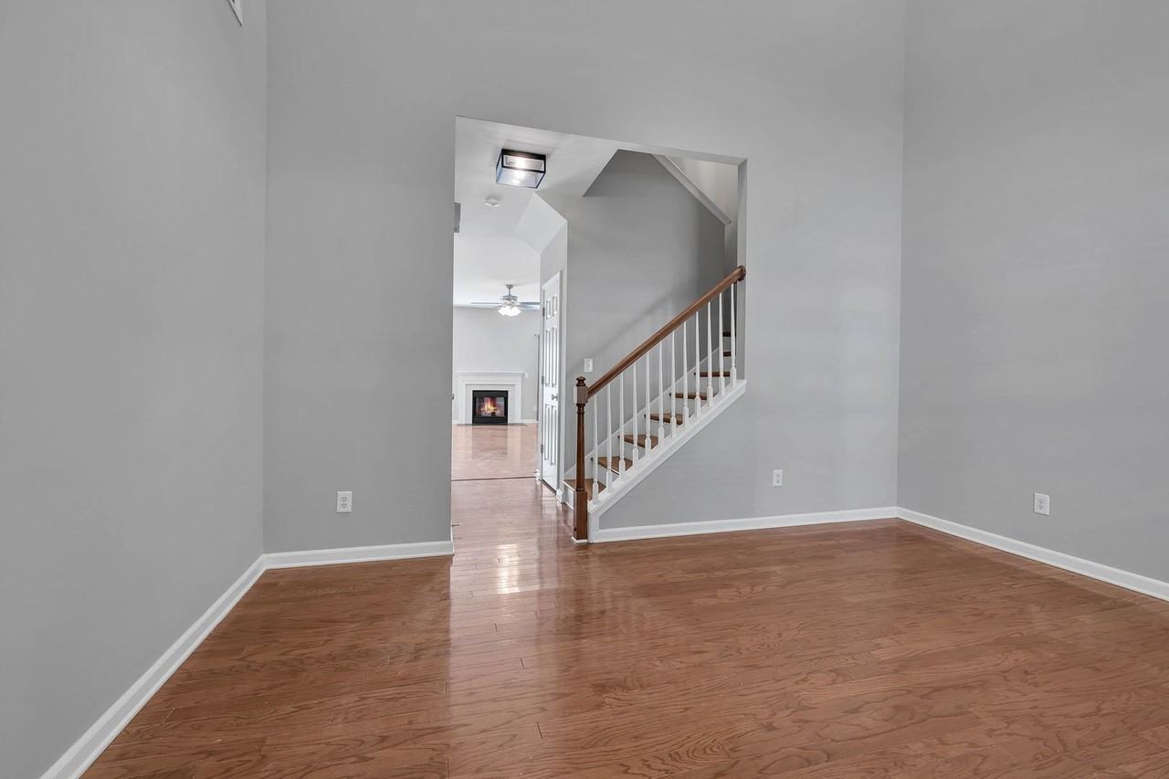 423 Normandy Cir - Photo 6 of 40