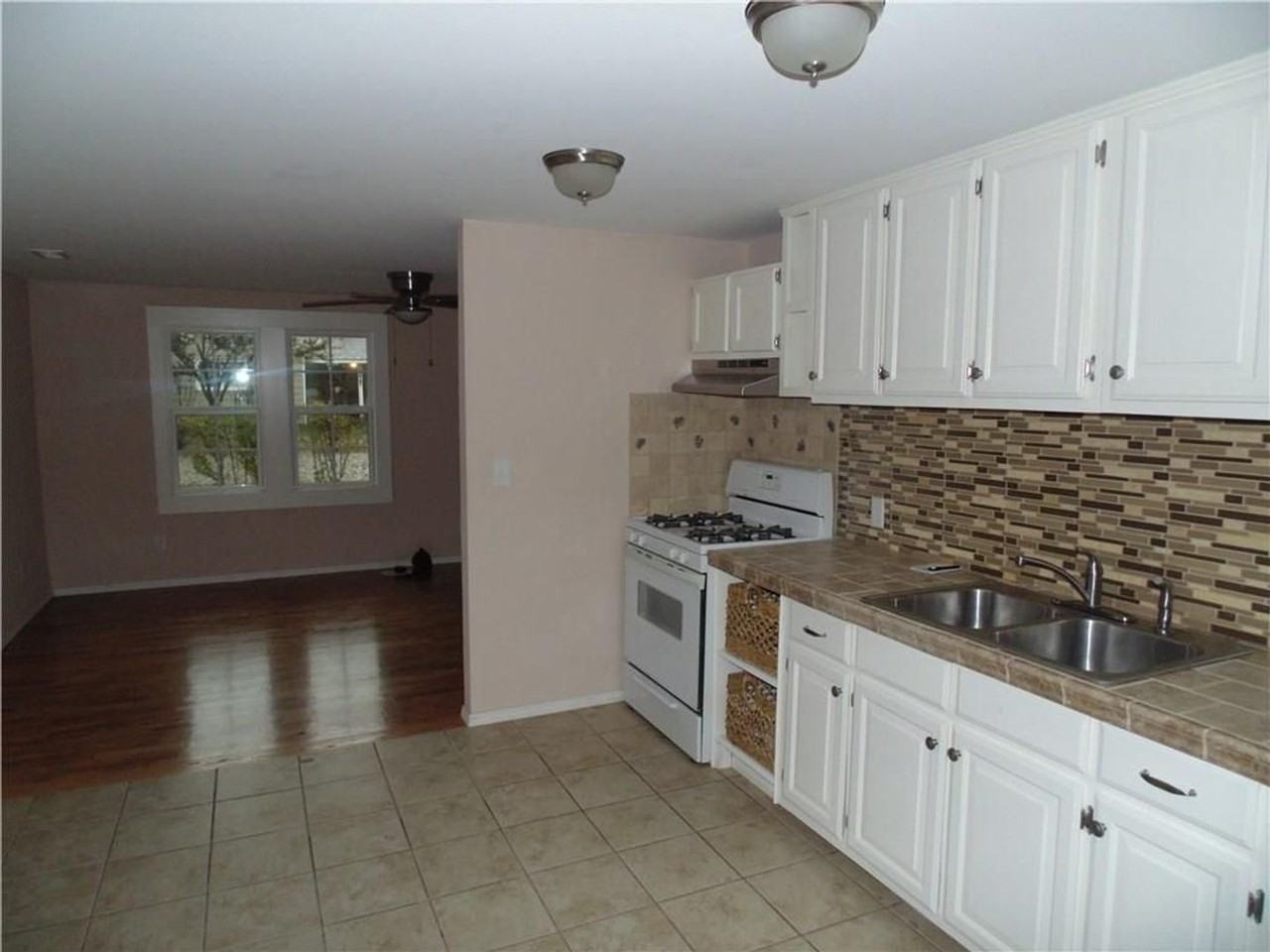 305 Ruby St - Photo 5 of 6