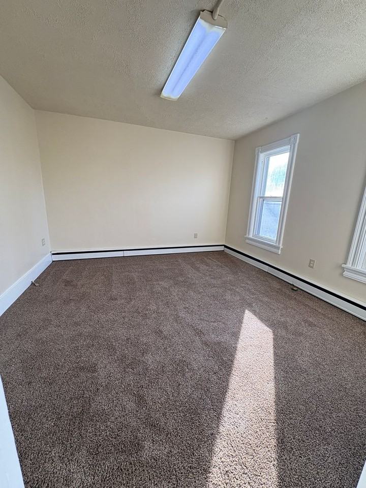 812 Monroe St - Photo 2 of 6