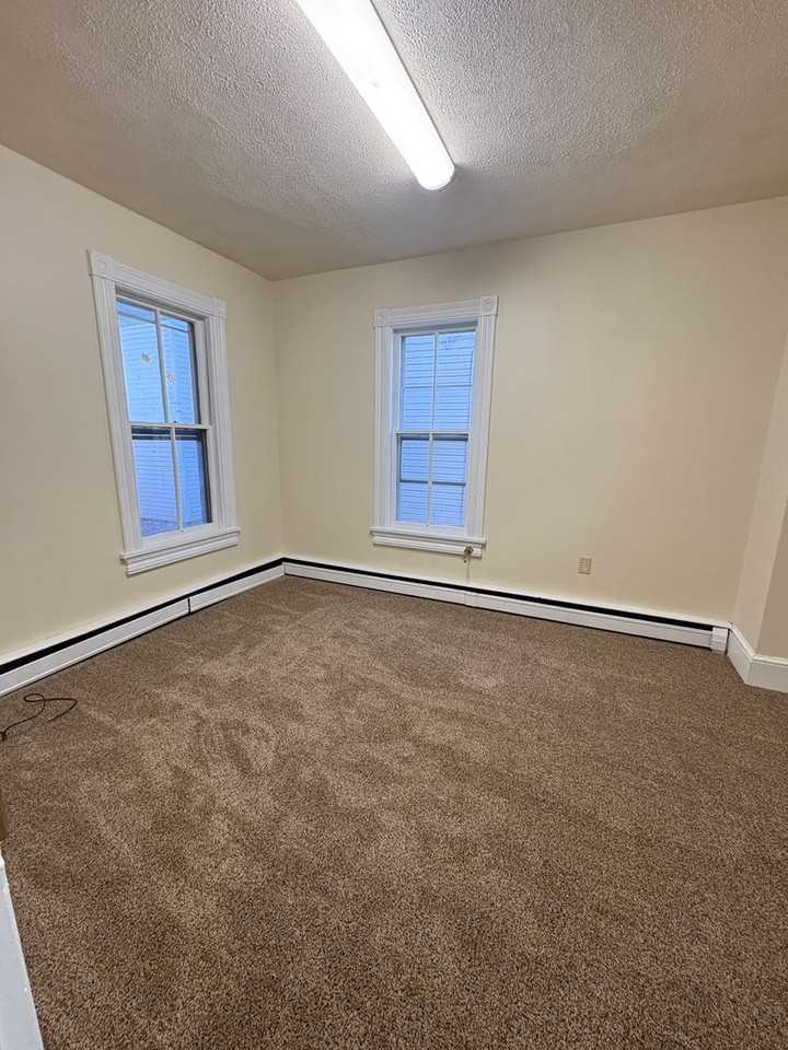 812 Monroe St - Photo 3 of 6