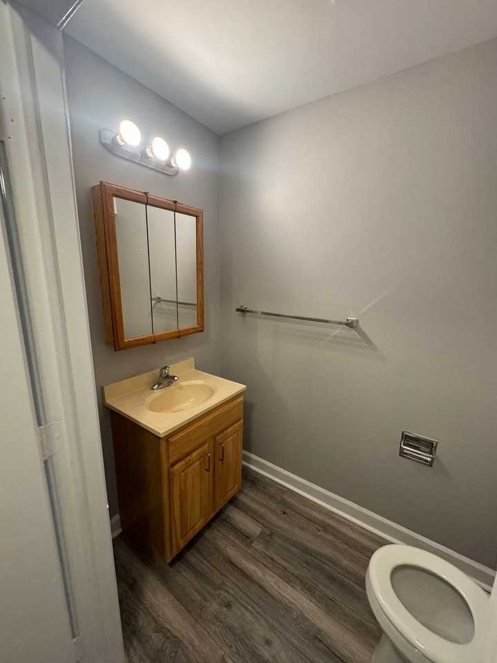 433 W. Marquette Rd - Photo 6 of 9