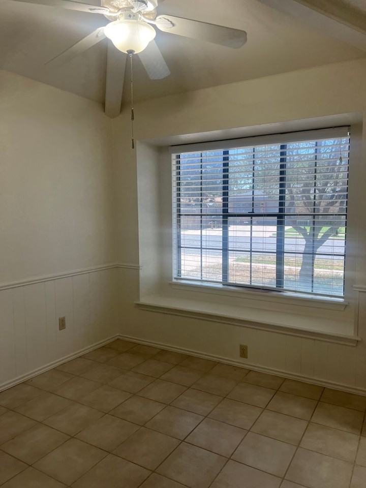 5715 69th St - Photo 3 of 27