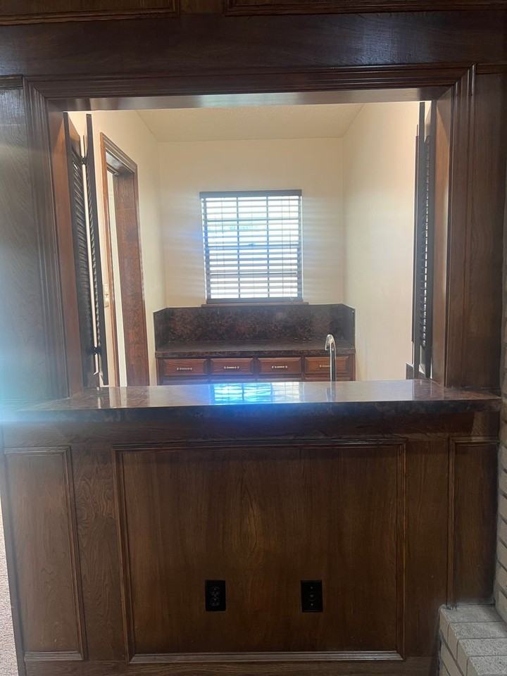 5715 69th St - Photo 7 of 27