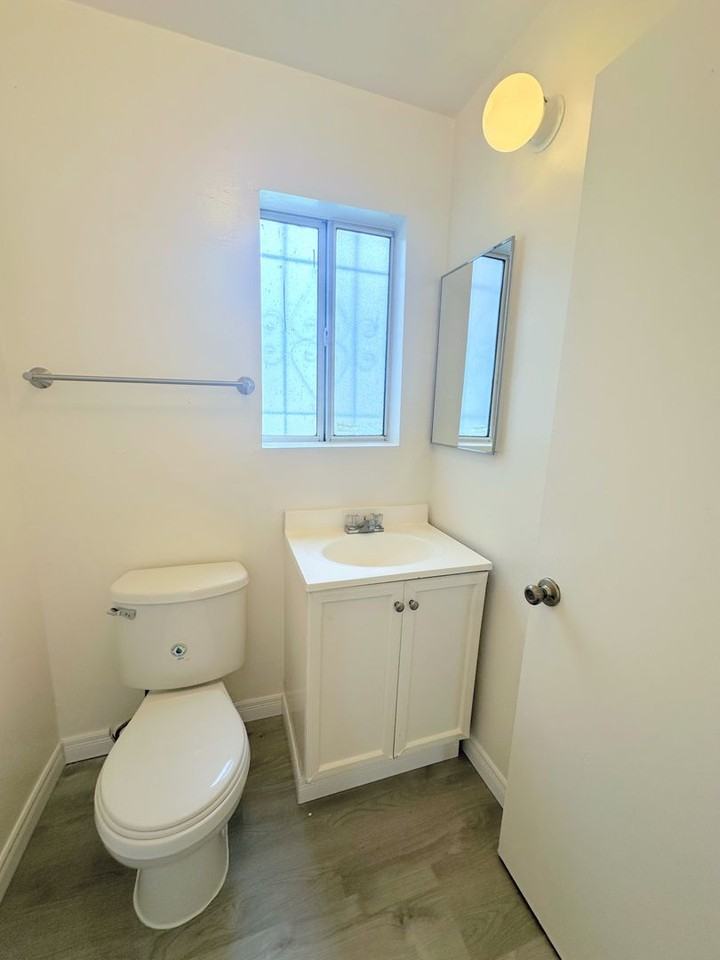 11645 S Figueroa St #3 - Photo 5 of 12