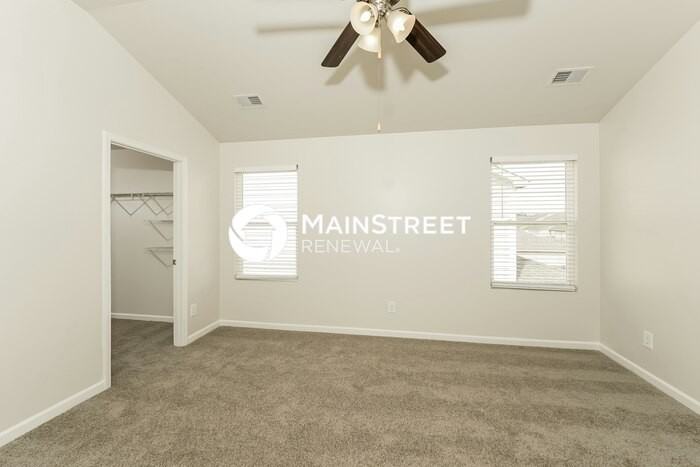925 Hawthorn Ln - Photo 7 of 17