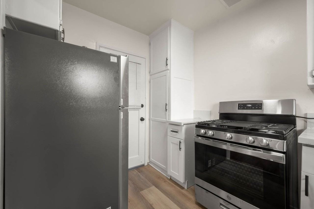 4073 West Blvd #B - Photo 5 of 17