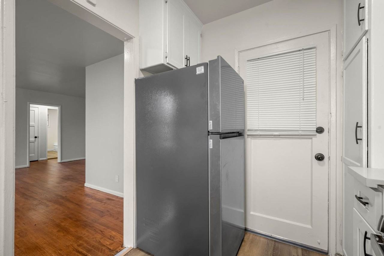 4073 West Blvd #B - Photo 7 of 17