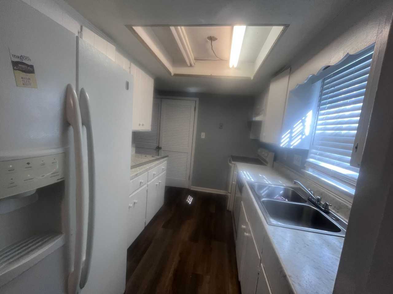 2014 Rexford Rd - Photo 5 of 18