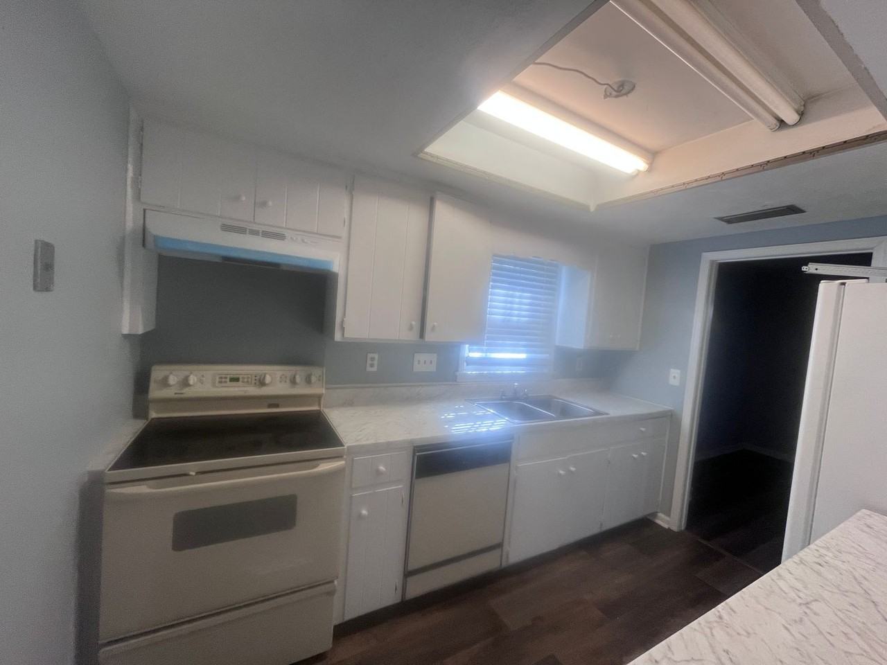 2014 Rexford Rd - Photo 7 of 18