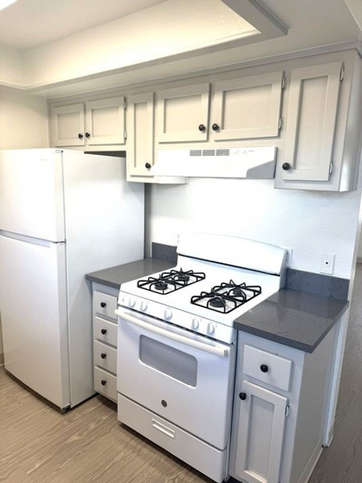 4623 10th St - Photo 4 of 10