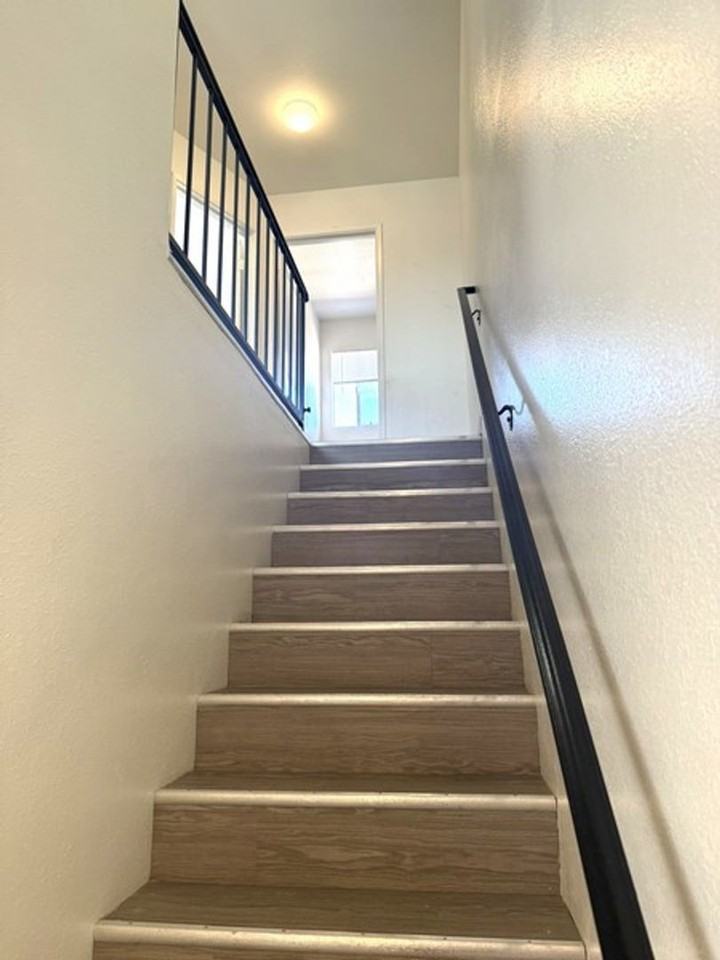 4623 10th St - Photo 5 of 10