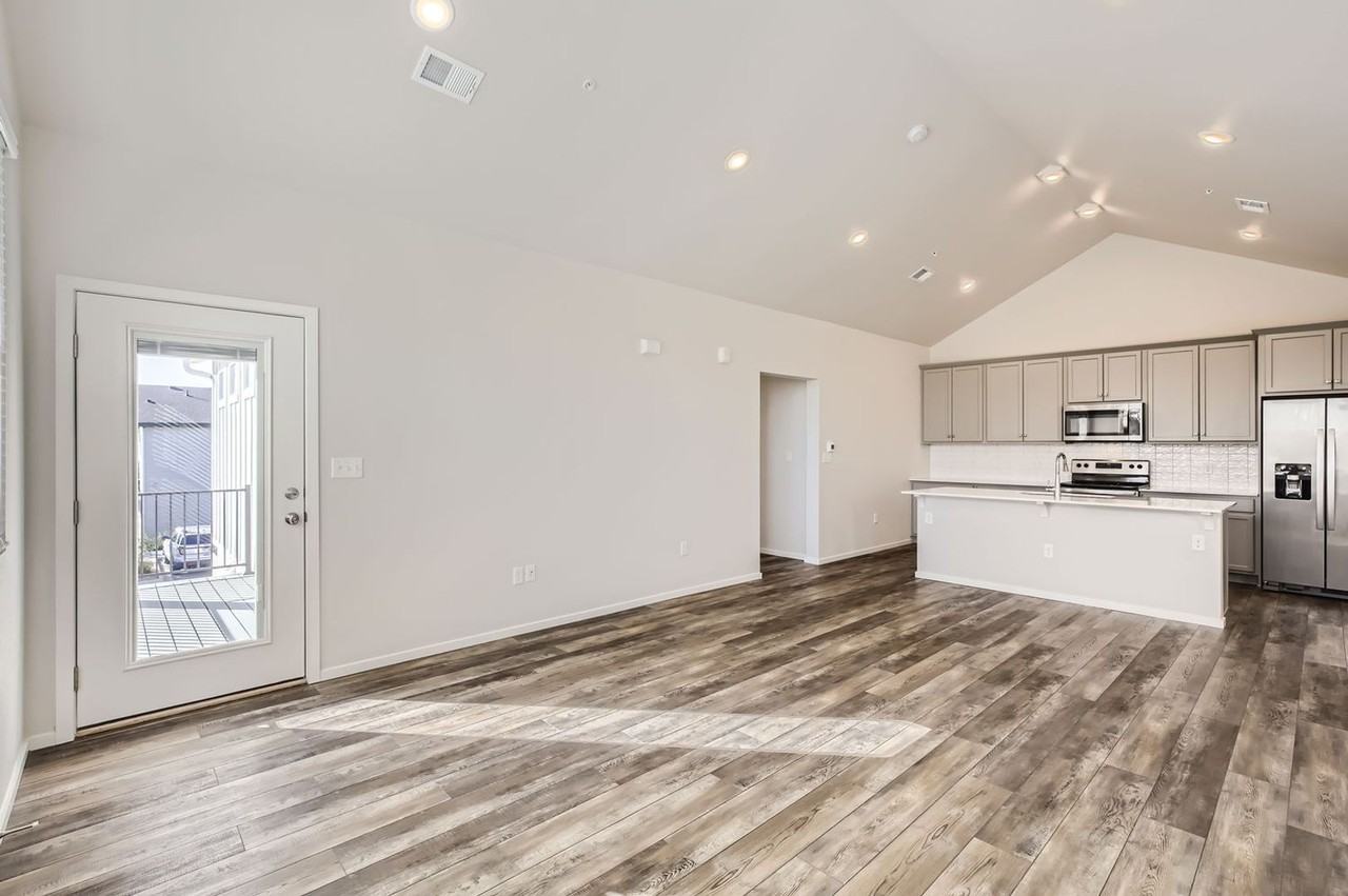 2060 Autumn Moon Dr #3 - Photo 5 of 33