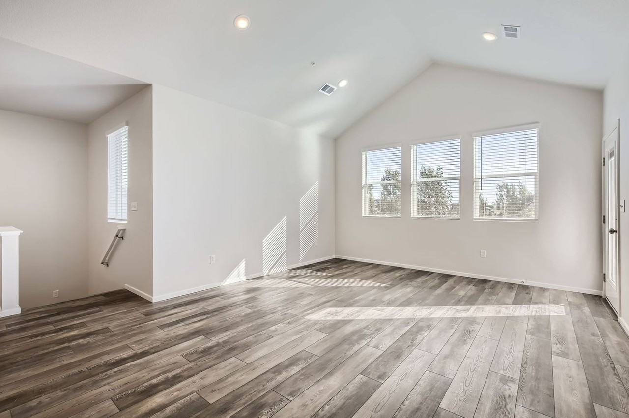 2060 Autumn Moon Dr #3 - Photo 6 of 33