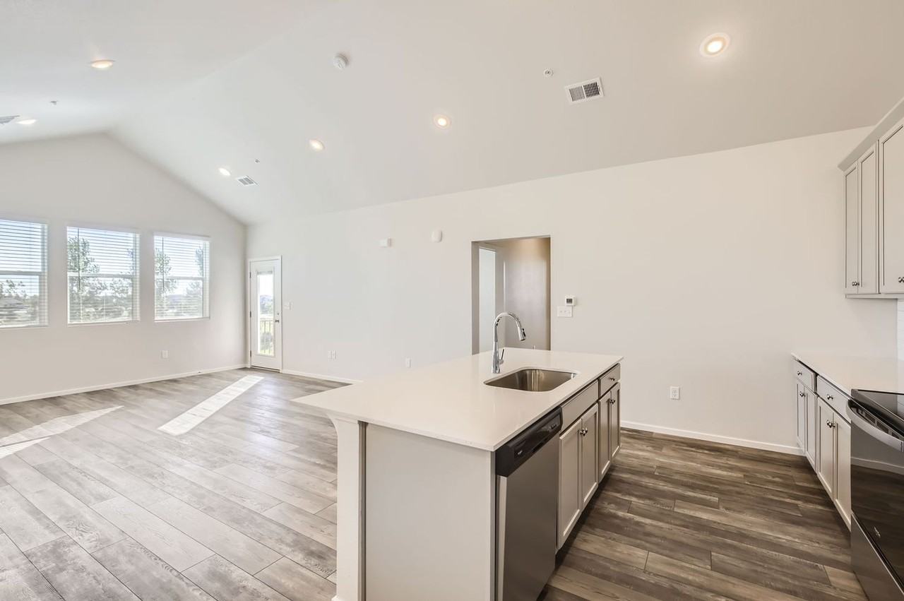 2060 Autumn Moon Dr #3 - Photo 7 of 33